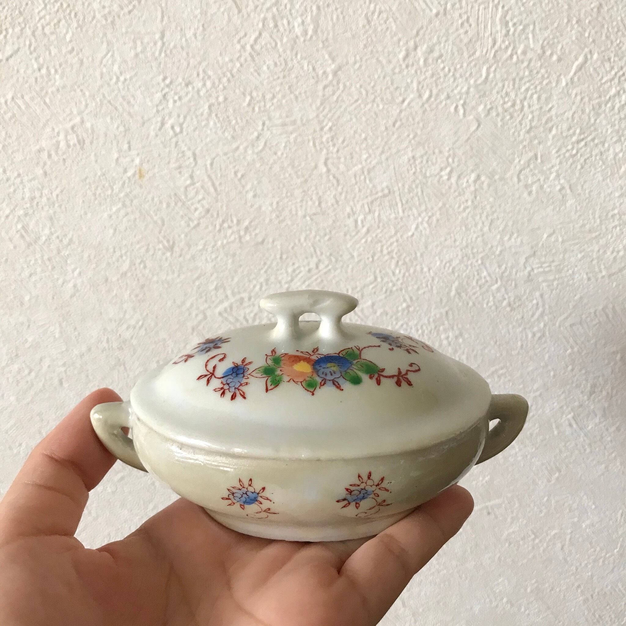 ミニチュアのいれもの