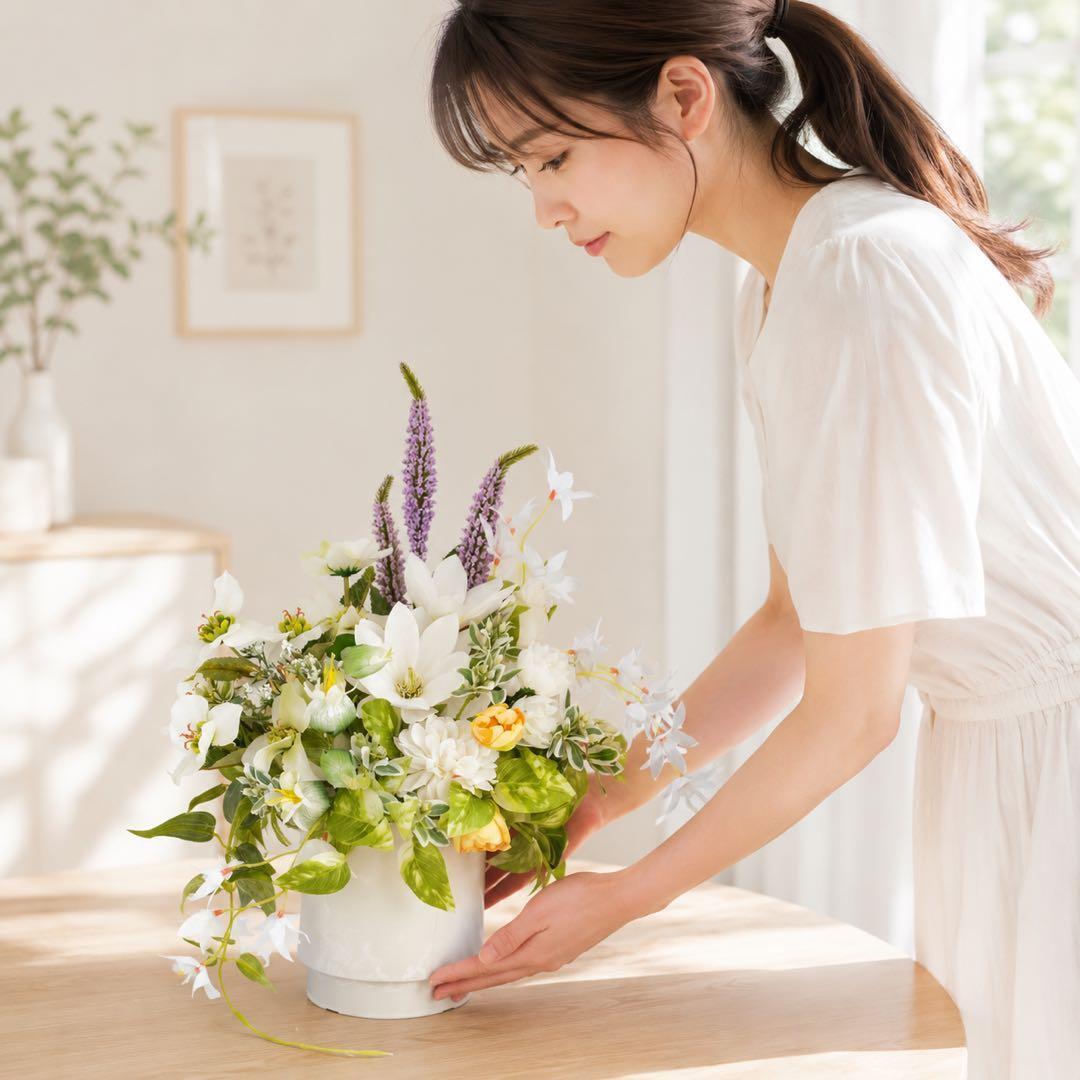 初夏の風を感じる白木蓮とグリーンの爽やかアレンジ アーティ