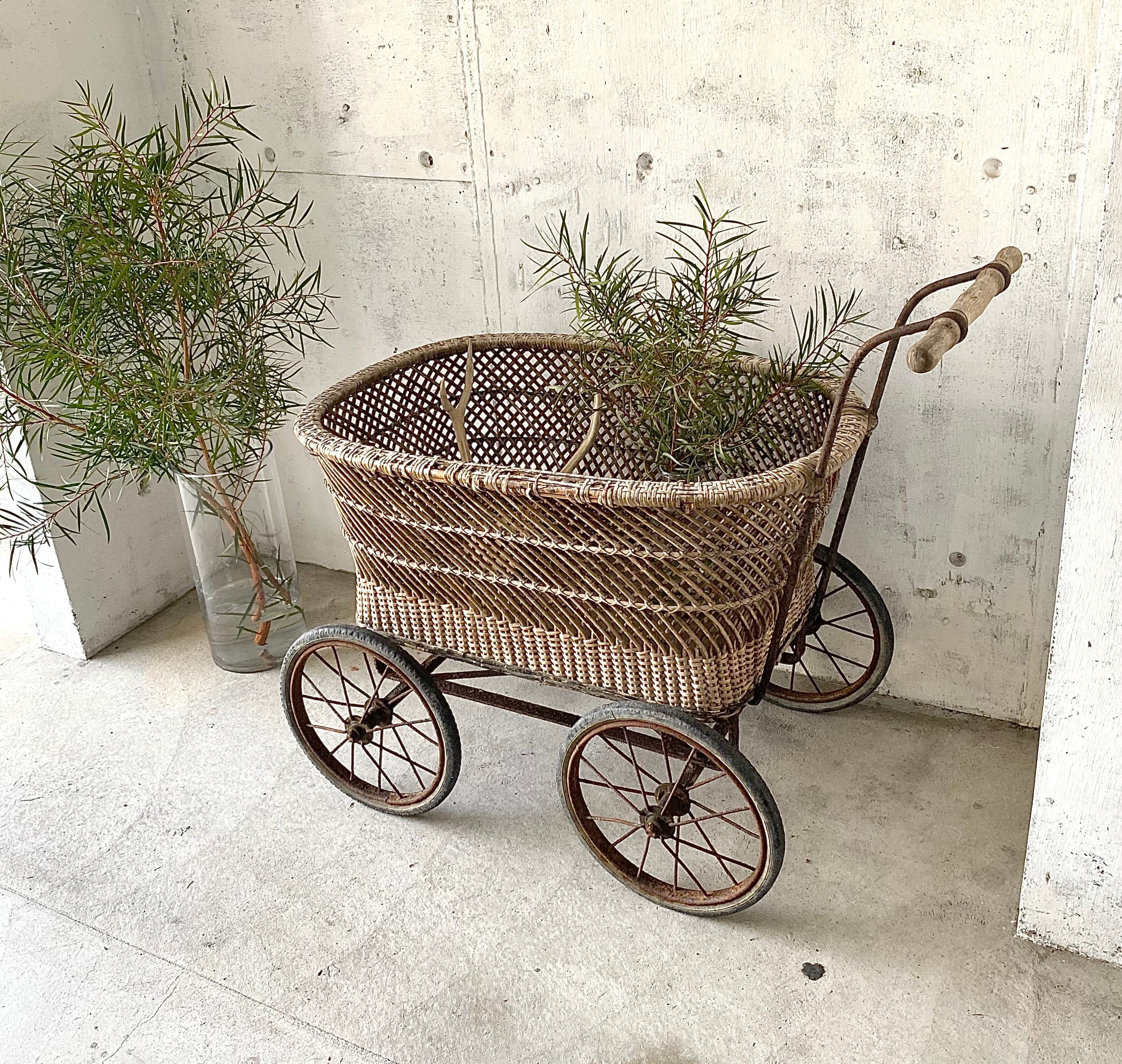 シャビーな乳母車[古家具] | giraffes craft