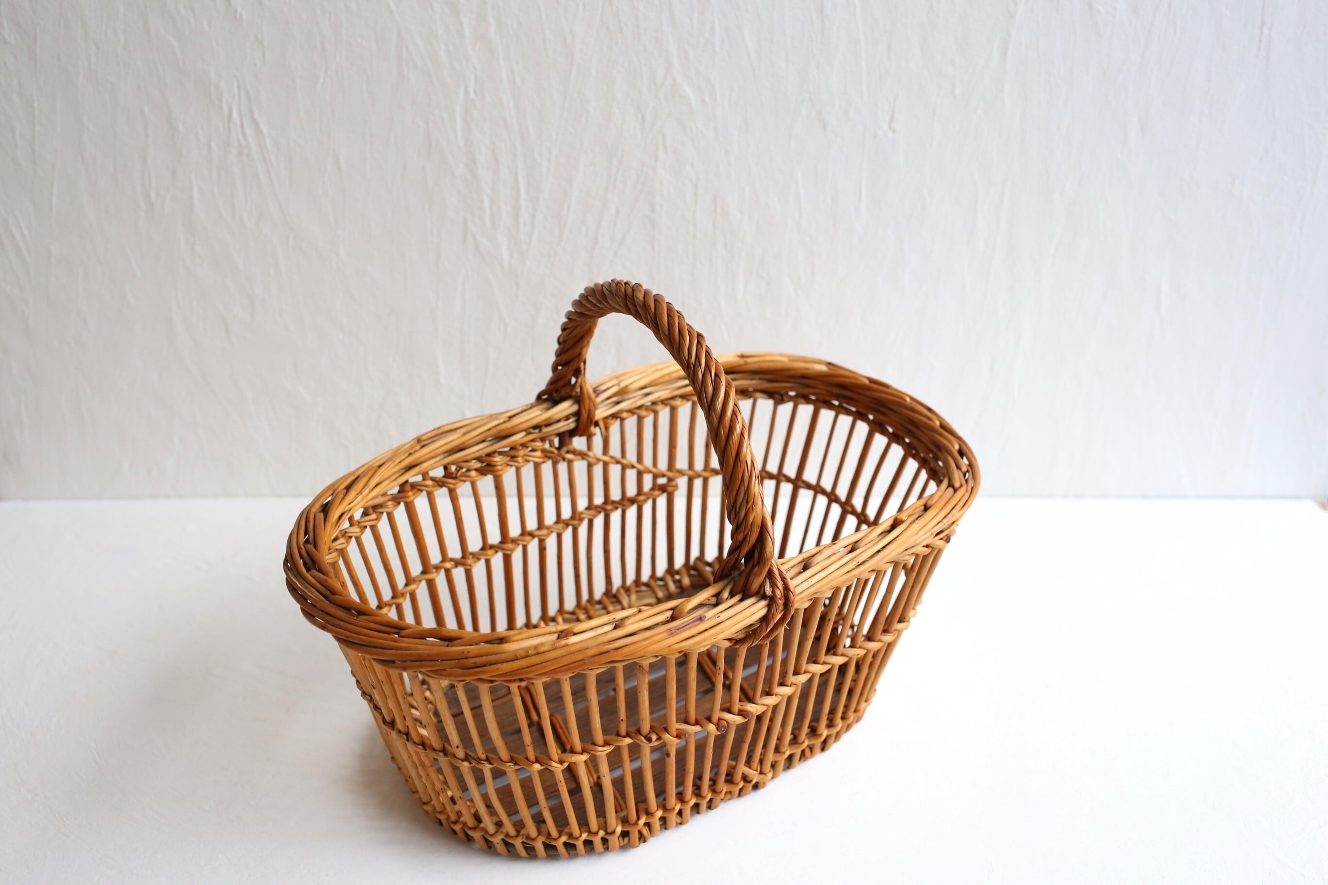 フランス アンティーク ヴィンテージ パニエ ラタン カゴ 透かし編みのオーバル型 N-05138