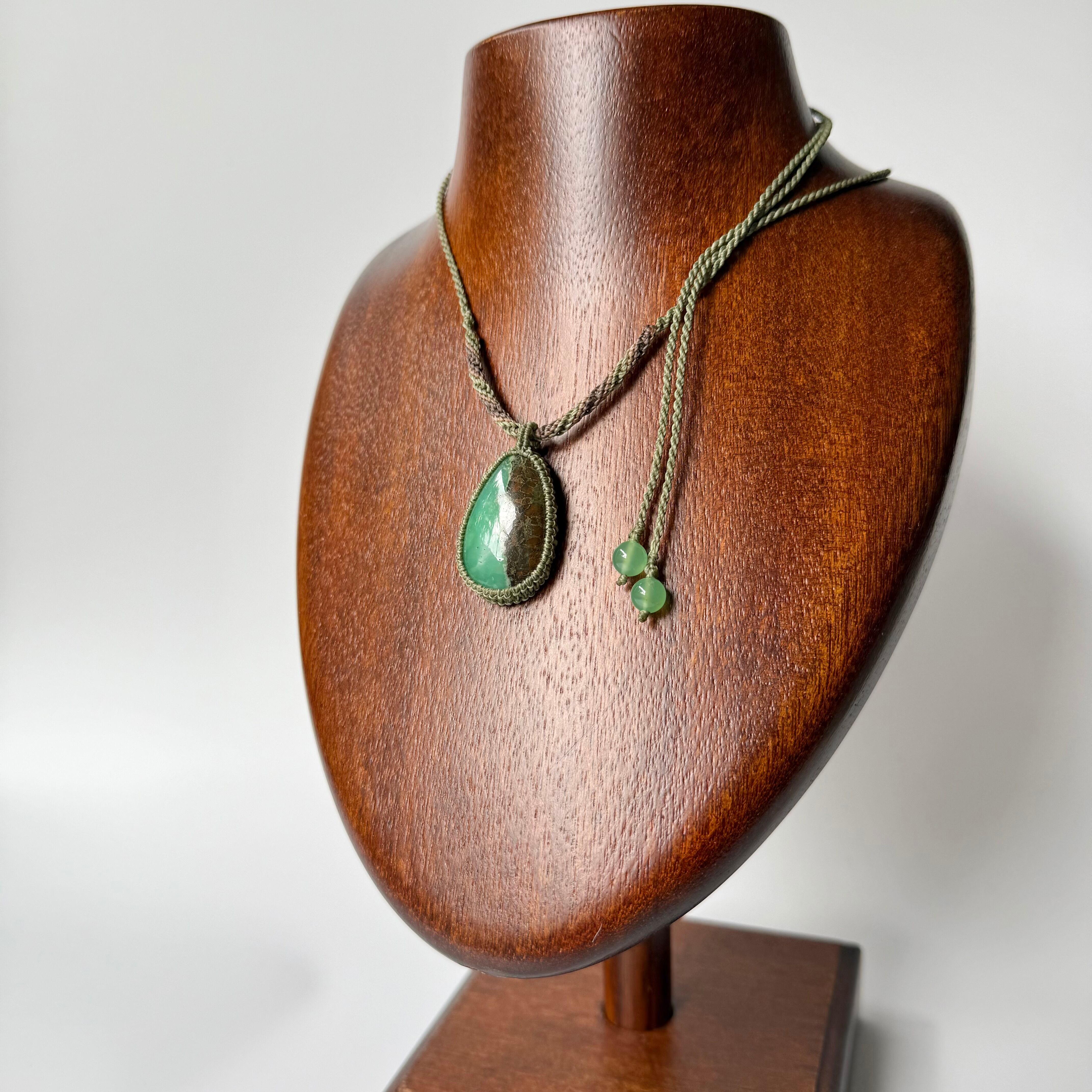 ネット限定 § マクラメ編み § 母岩付きクリソプレーズ § しずく型