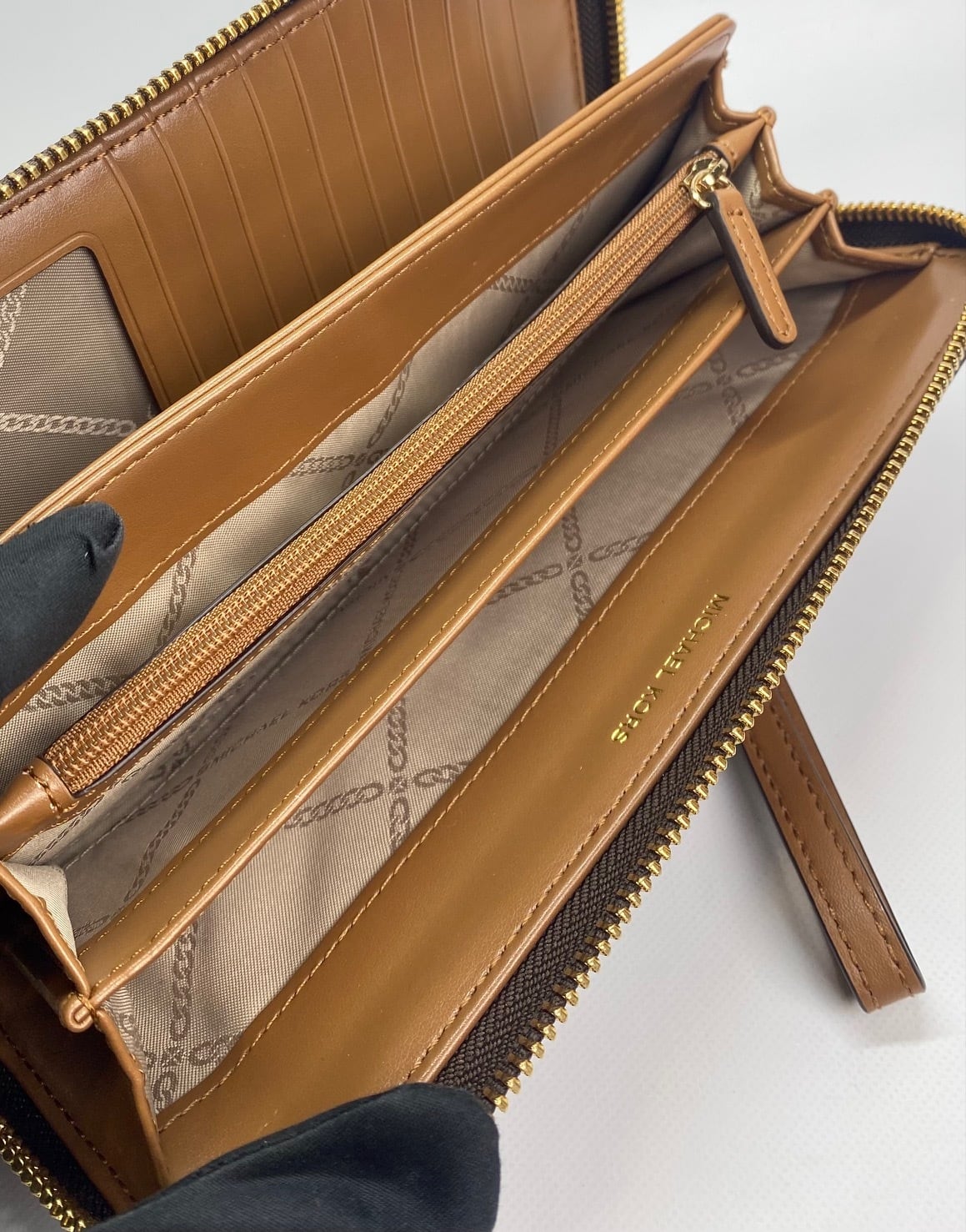 MICHAEL KORS ストライプ長財布 ベージュ MICHAEL KORS ストライプ長財布 ベージュ