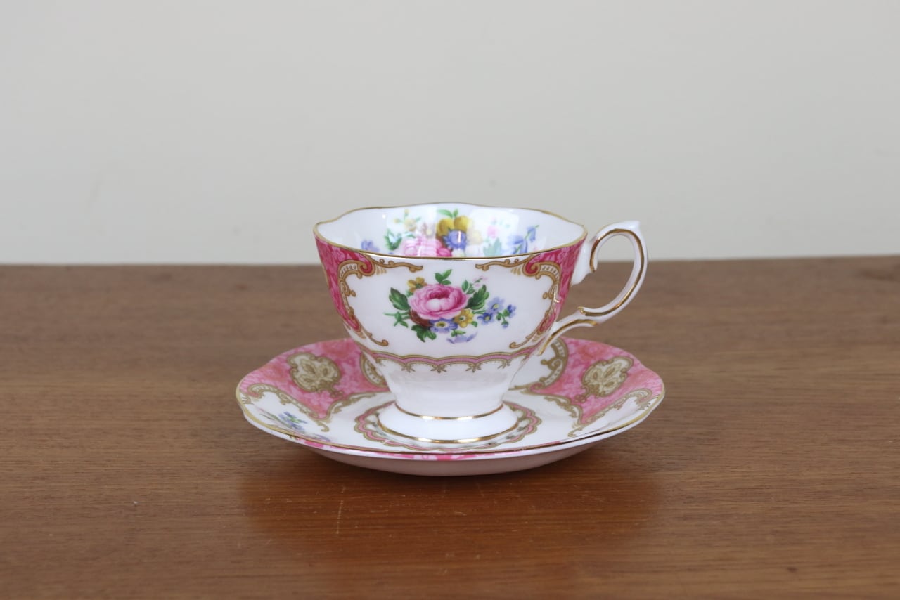 ROYAL ALBERT ／ ティーカップ ソーサー