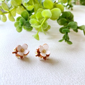 【完成品】アナベル花のブーケピアス•イヤリング（花色ナチュラル&ホワイト）