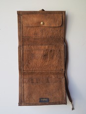 005dc406 fold hand wallet