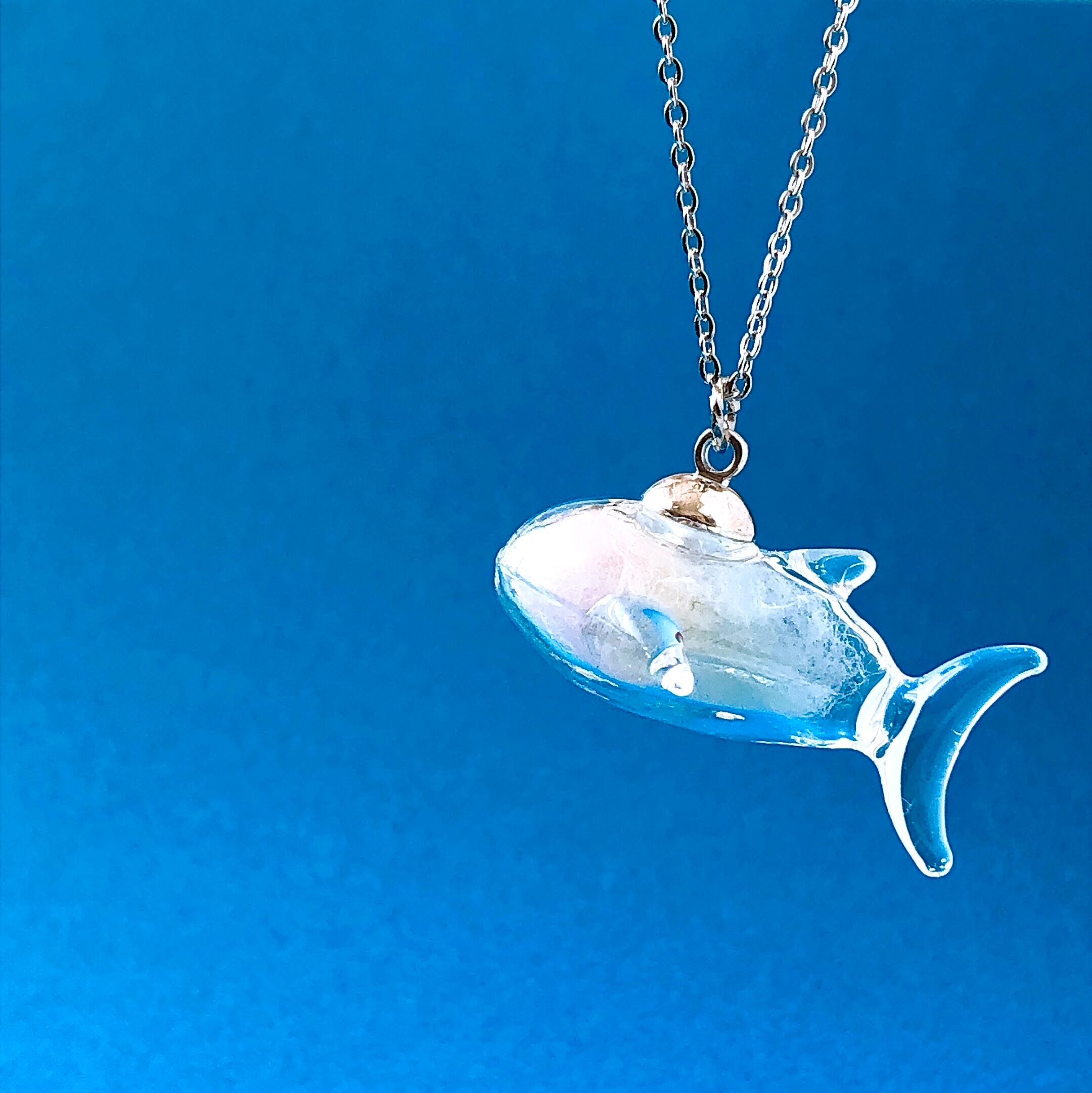 レインボージンベイザメのネックレス Whale shark necklace | Anemoon