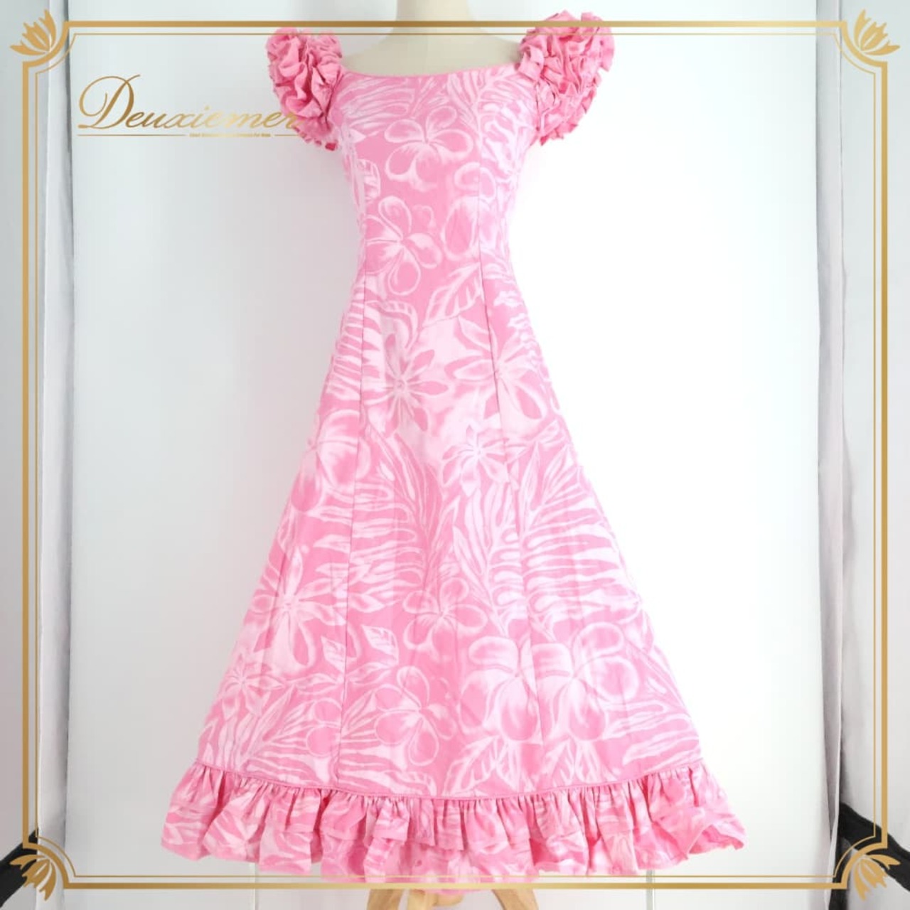 フラダンス 衣装 CC Fashions CCファッション ワンピース ドレス ピンク系 ハワイ製 ワントーン フリル プルメリア柄 ティアレ柄 ラウアエ柄 かわいい 華やか 鮮やか 明るい ハワイアン アロハ ハワイアンプリント フラ ダンス レッスン 練習