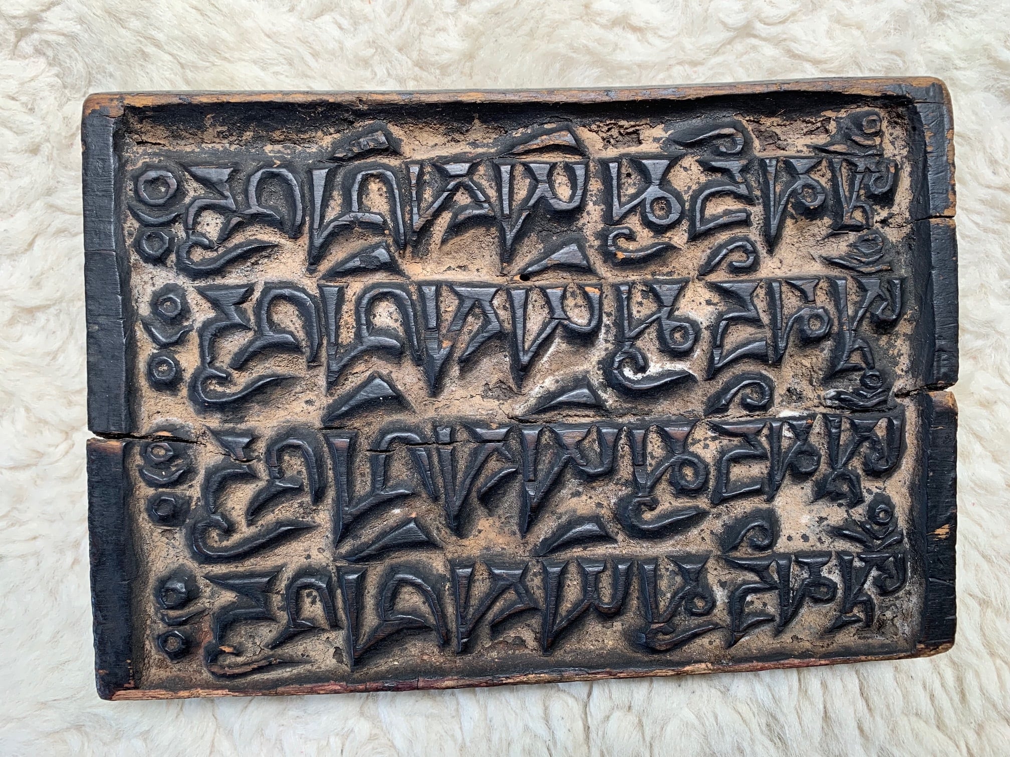 チベット版木、アンティーク 古いチベットのマントラ版木 大判 | 旅する骨董屋 喜八 KIHACHI.ANTIQUE