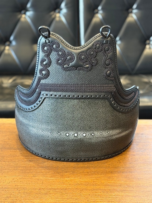 【新商品のサメ型黒石目✨3名様初回限定大特価‼️】【胸Lサイズ身長165〜175cm】  兵庫ヒロヤ製『3字S飾り胸』鮫皮型強化樹脂胴　黒石目