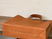 紙袋のような革袋・クラフトブラウン ・余裕のA4ヨコ