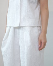 FOURAM - SHEER SEERSUCKER HAKAMA PANTS ：WHITE｜シアーサッカー／袴パンツ／USコットン混／フロントアジャスト／セットアップ対応