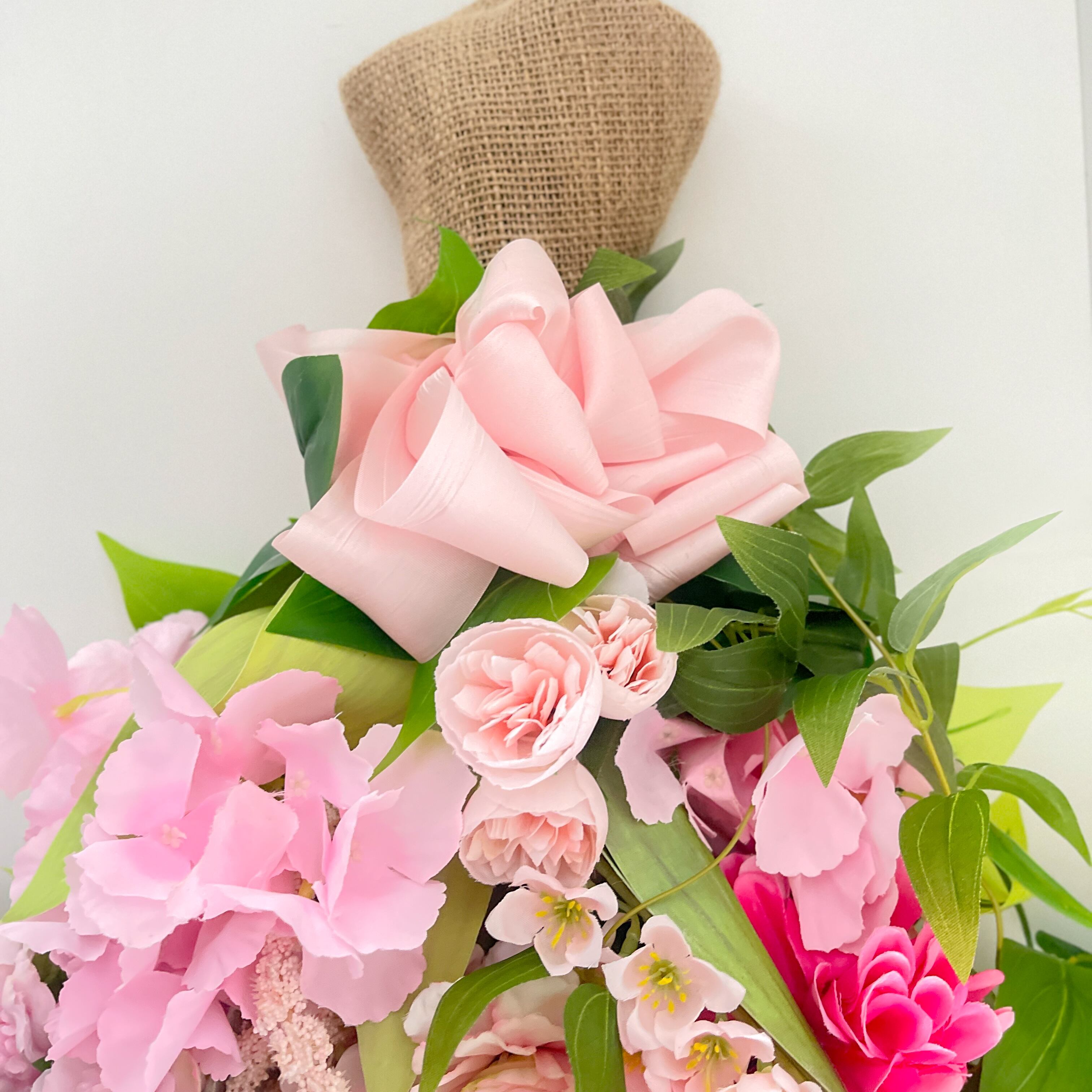 ひな祭りを祝う 胡蝶蘭と桃の特大スワッグ｜春を告げる華やぎ｜初節句