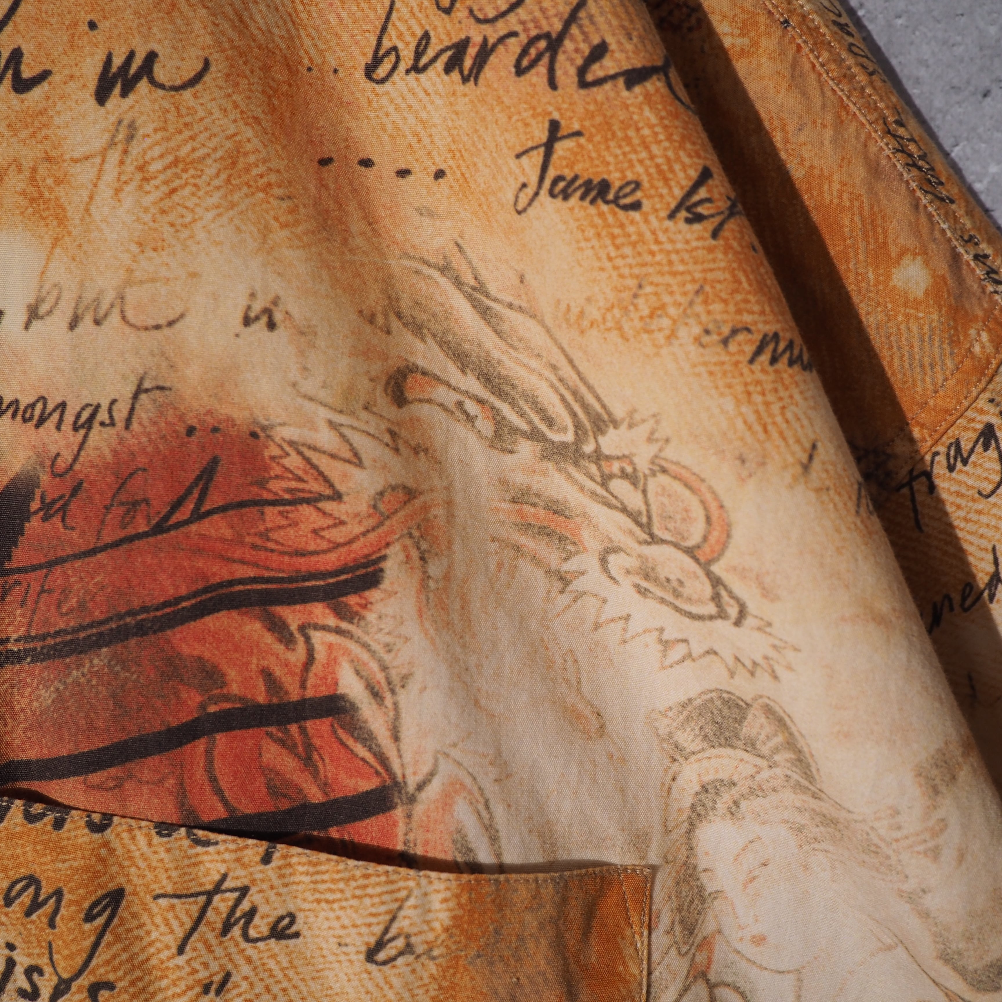 Signum asian taste × alphabet design loose silhouette art shirt