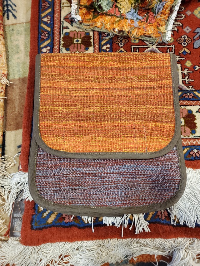 絨毯クエスト52【No.31】Bag（無地・色違い）※現在、こちらの商品はイランに置いてあります。ご希望の方は先ずは在庫のご確認をお願いします。