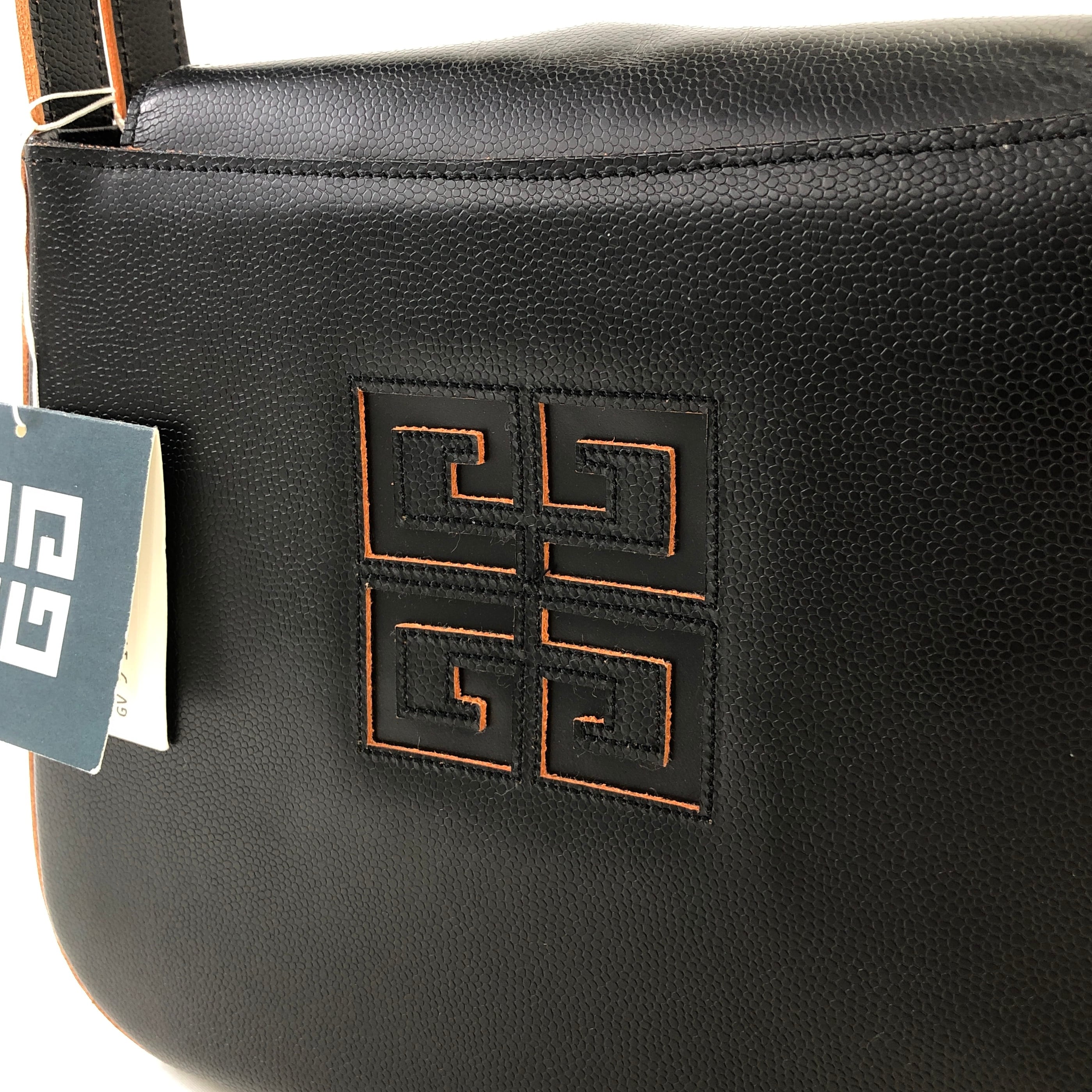 GIVENCHY ジバンシィ カットアウト ロゴ エンボスレザー ホーボー