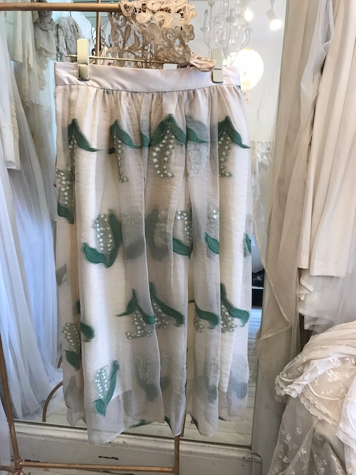 skirt with the lily of the Jacquard