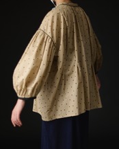 【suie】Polka dot gathered sleeve tunic/ポルカドットパフスリーブチュニック(ブラウン×ブラックドット)