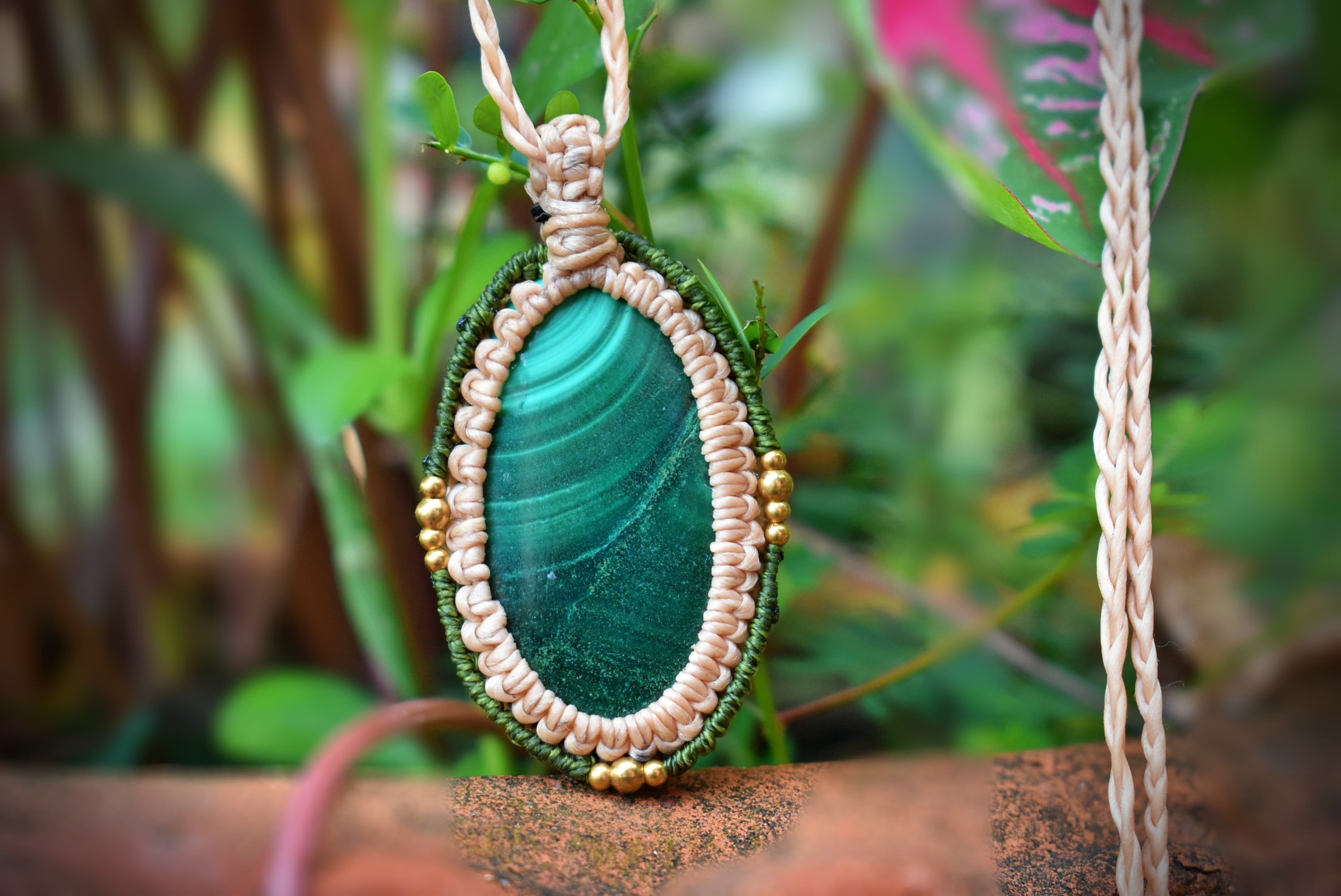 マラカイトのマクラメネックレス
