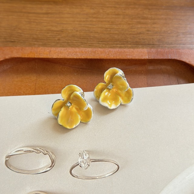 アイベラの花デザインピアス 선물