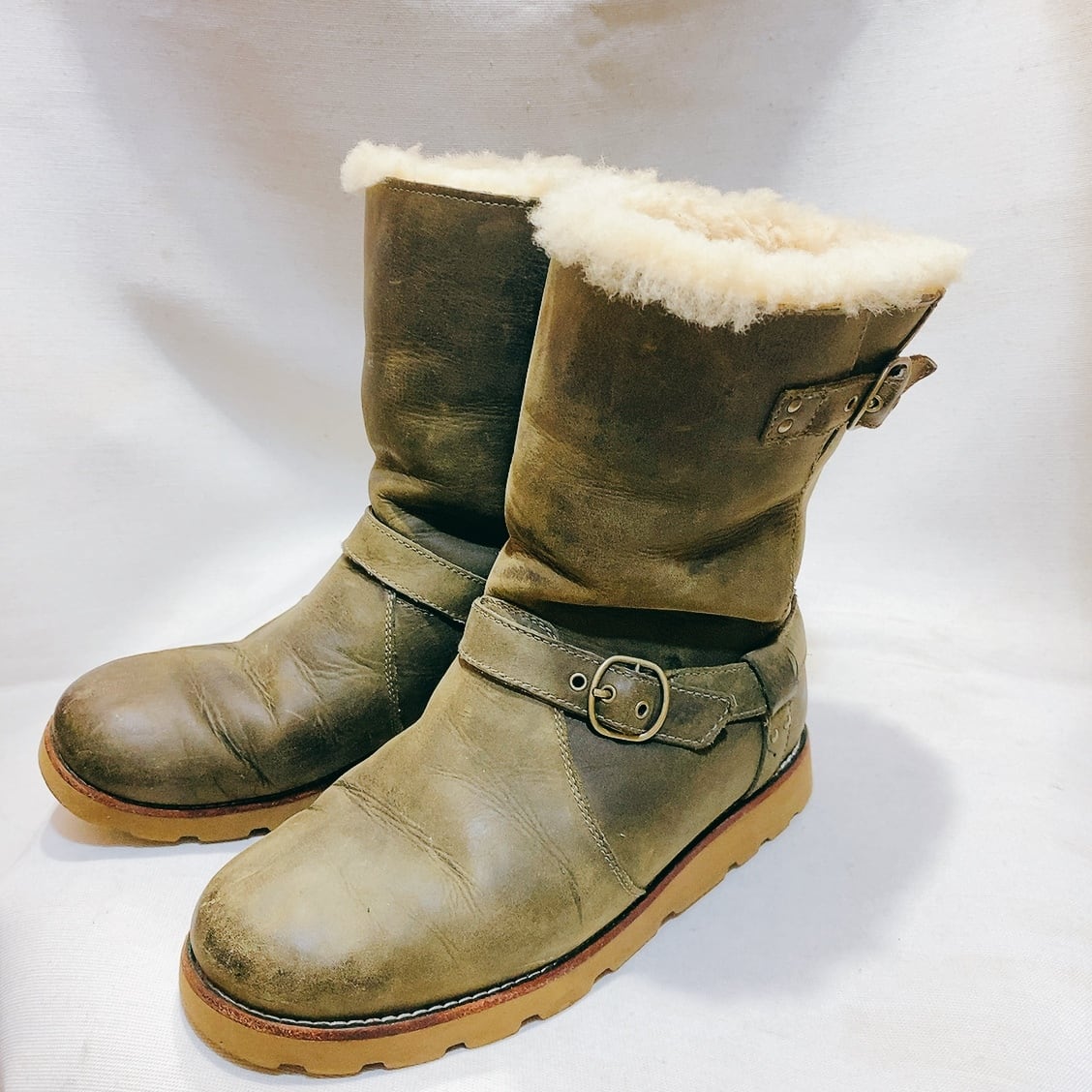 お手軽価格で贈りやすい ※海栗※ UGG ムートンブーツ カラー:カーキ