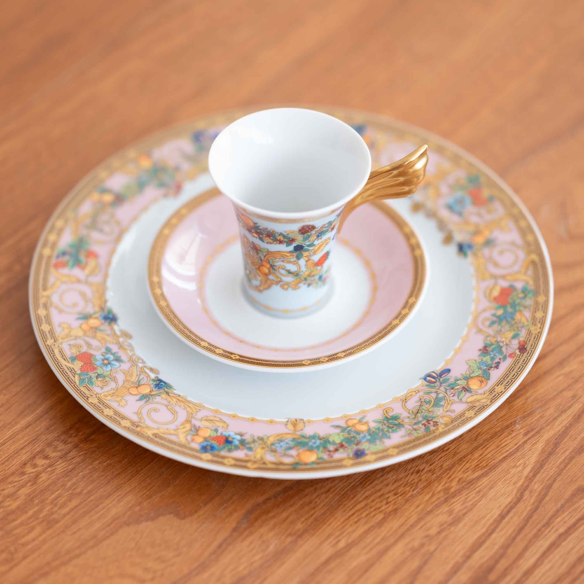 VERSACE ヴェルサーチ デザイン ドイツ Rosenthal(ローゼンタール)製 「Le Jardin de Versace」シリーズ デミタスカップ&ソーサーとプレート セット 22.5センチ 12センチ