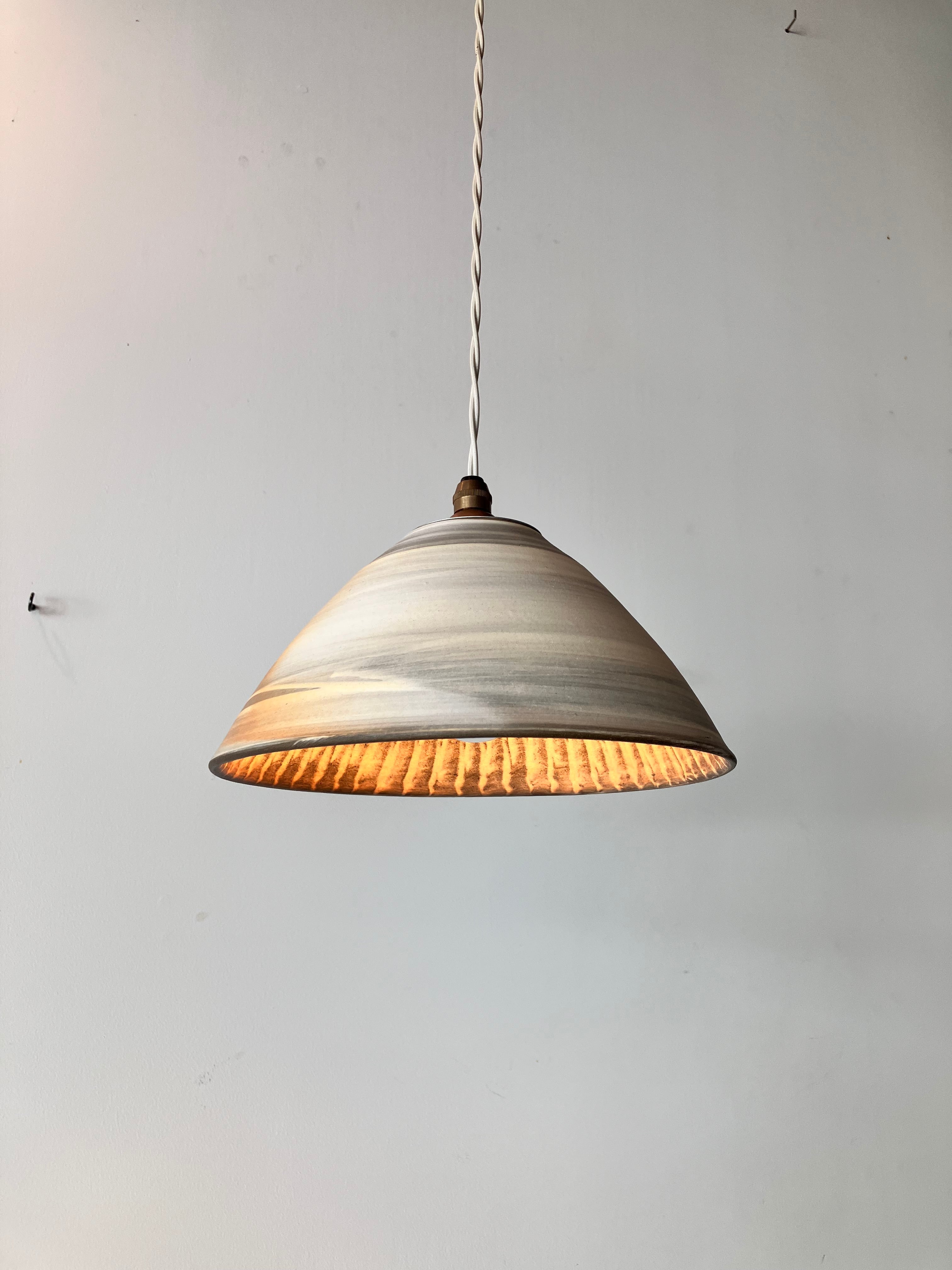 小鹿田焼ランプシェード 焼き締め ハケ目 | eranoiwa