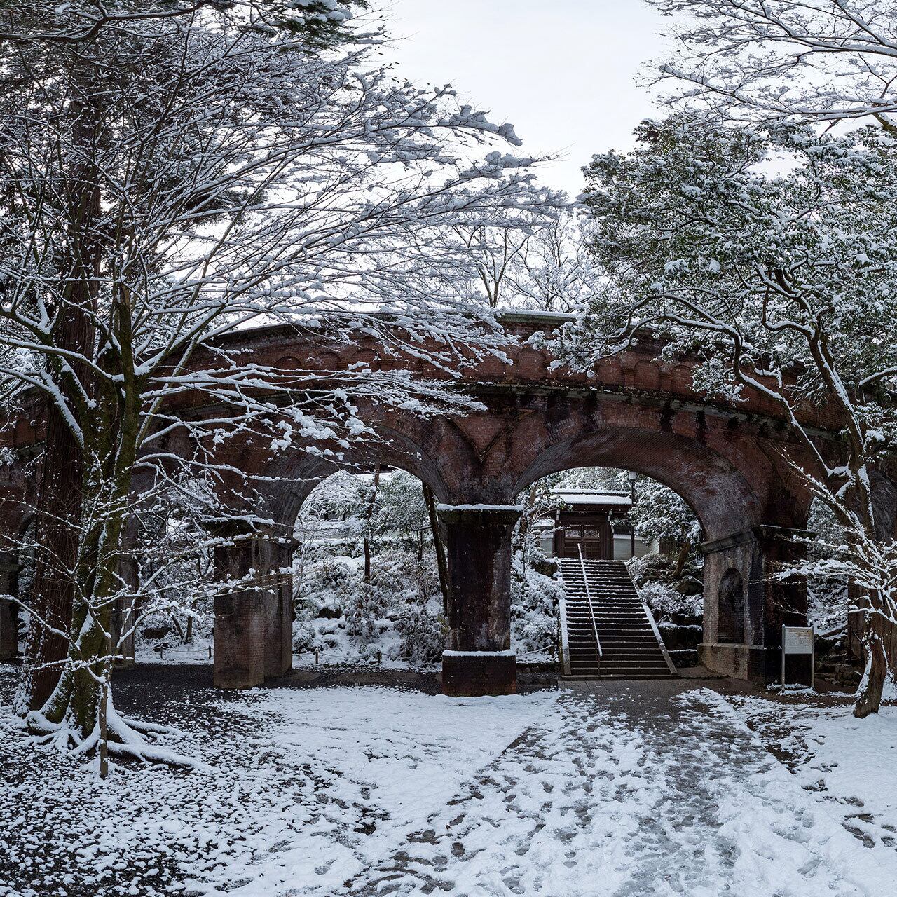 琵琶湖疏水 雪景色の水路閣