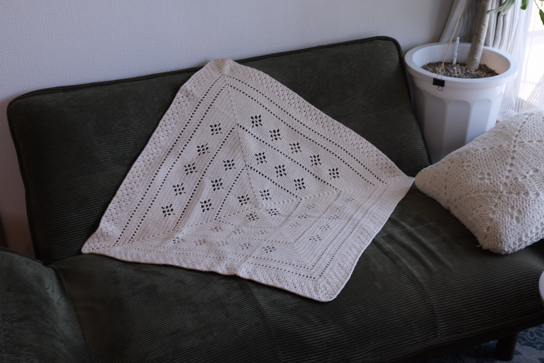 透かし模様のスクエアブランケット｜hiro crochetさんコラボキット
