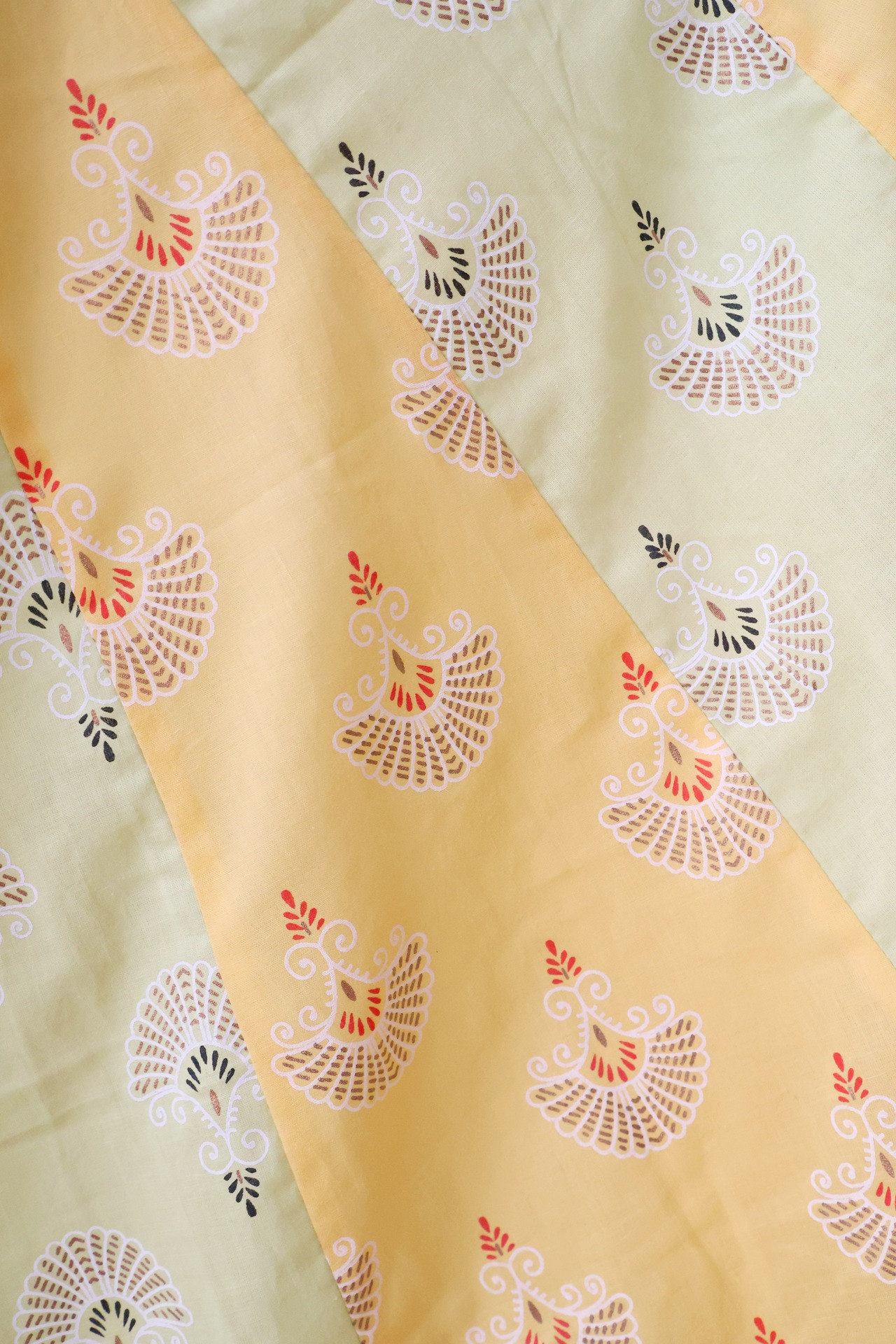 【Cheva Maharanee】ノースリーブVネックロングワンピース yellow
