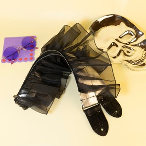 シルバー合皮黒フリルギターストラップ｜Silver Faux-Leather & Black Ruffle Guitar Strap
