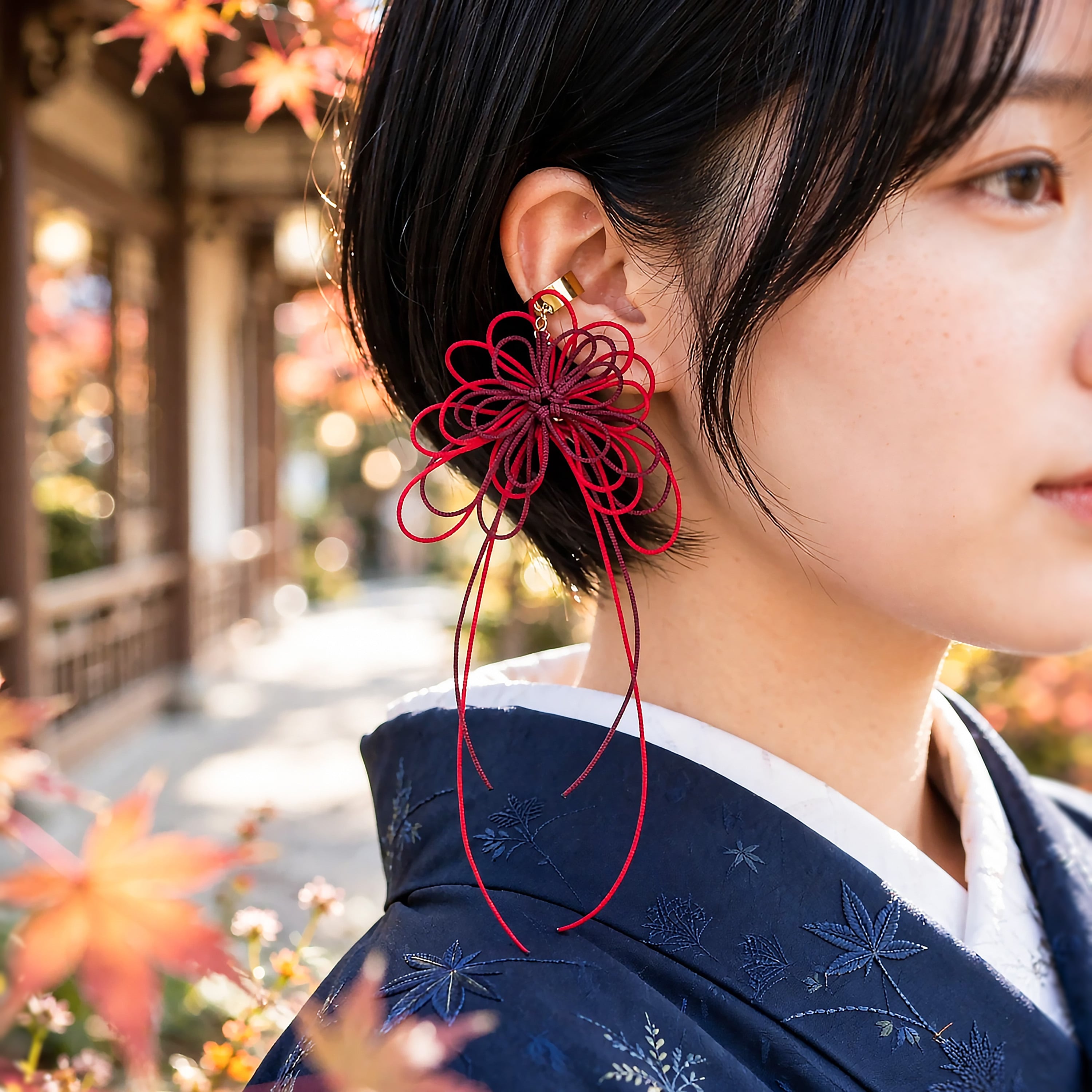 飾り結びかたっぽイヤーカフ「かなた、瞠」(臙脂×赤)| 軽量快適に叶える和風スタイル