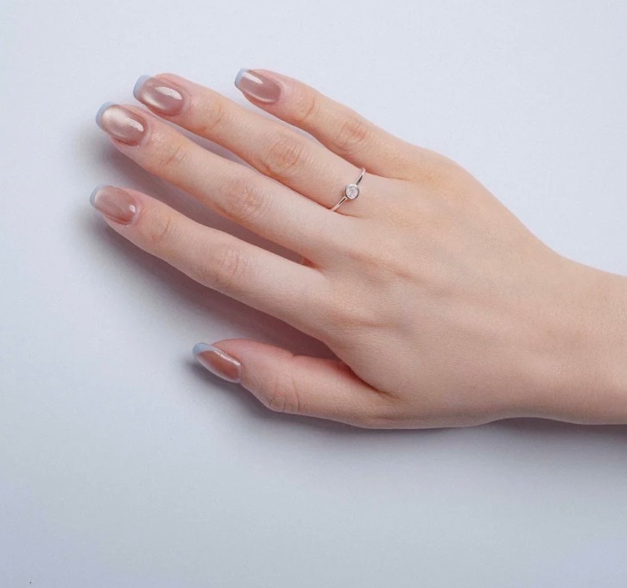 r082 SMALL RAINBOW MOONSTONE RING