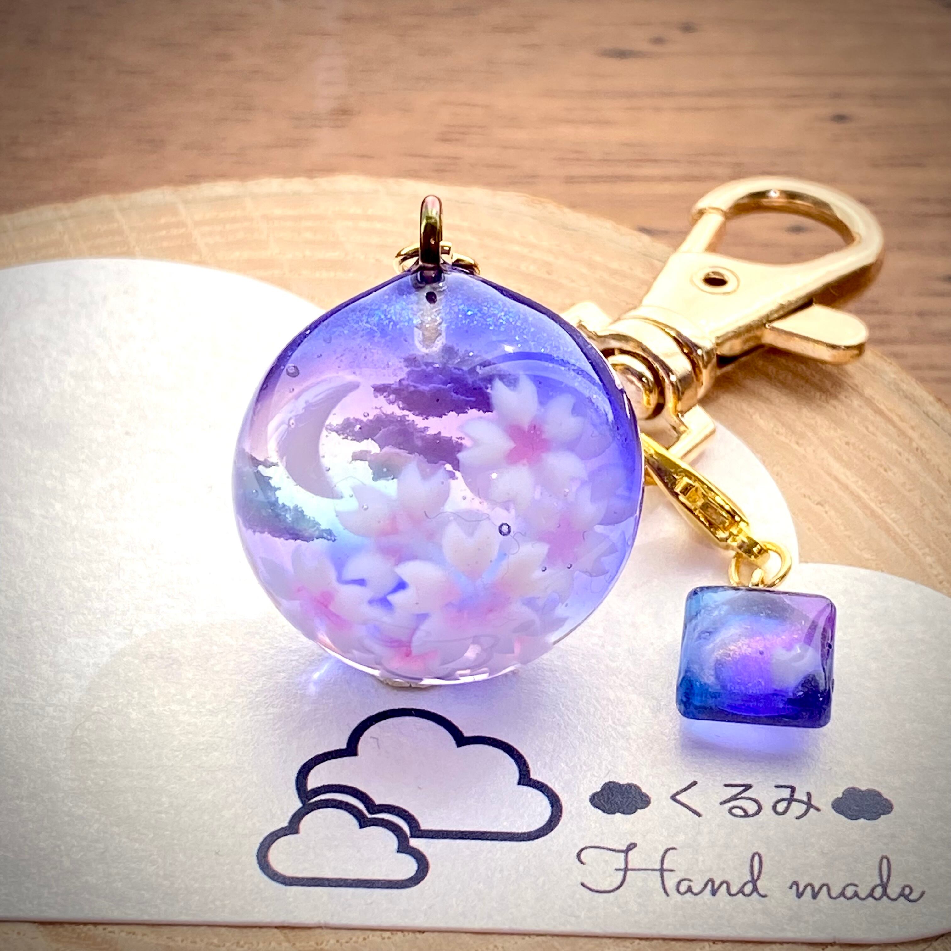 バックチャーム 半球の雲レジン 夜空 三日月と桜 B級品
