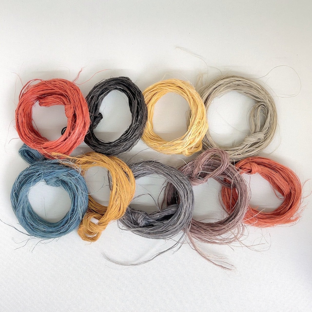 ベンガラ泥染め精麻 朱華色 2.3g | 麻の手しごと