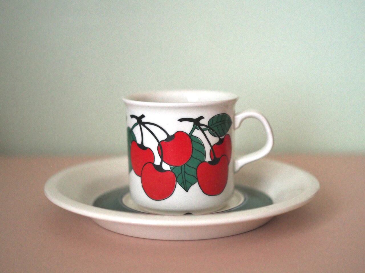 バーレイ プラムアジアティックフェザンツ・カップ&ソーサートリオ