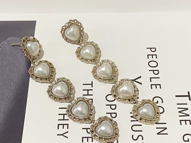 ピアス　ゆらゆら　5粒ハートパール繋ぎ　シルバー　華奢