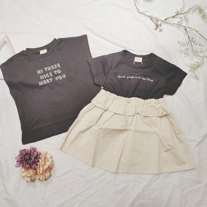 胸ロゴデザインスカート切り替えワンピースとロゴTシャツのセット(スミ黒)　双子ベビー服　２枚セット　ミックスツイン<22ss-mt006r-P>