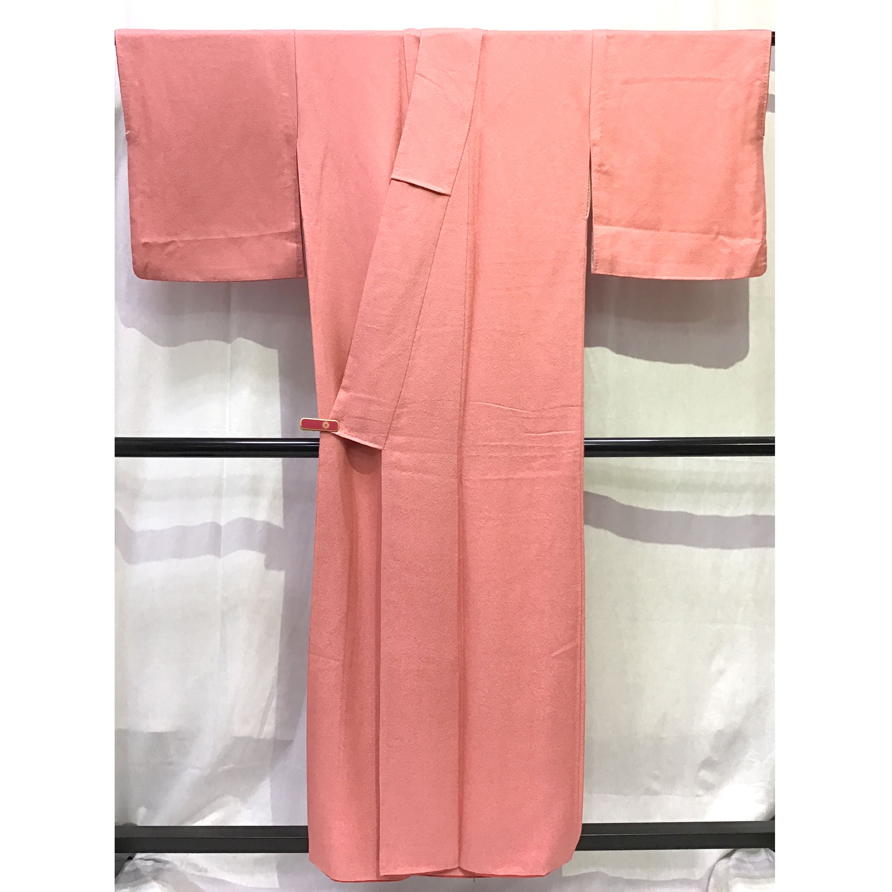 正絹☆ 袷 色無地 淡いピンク 一つ紋 逸品！しつけ付未使用!正絹◎極上色無地164.5cm一つ紋(三つ柏)袷 桜色