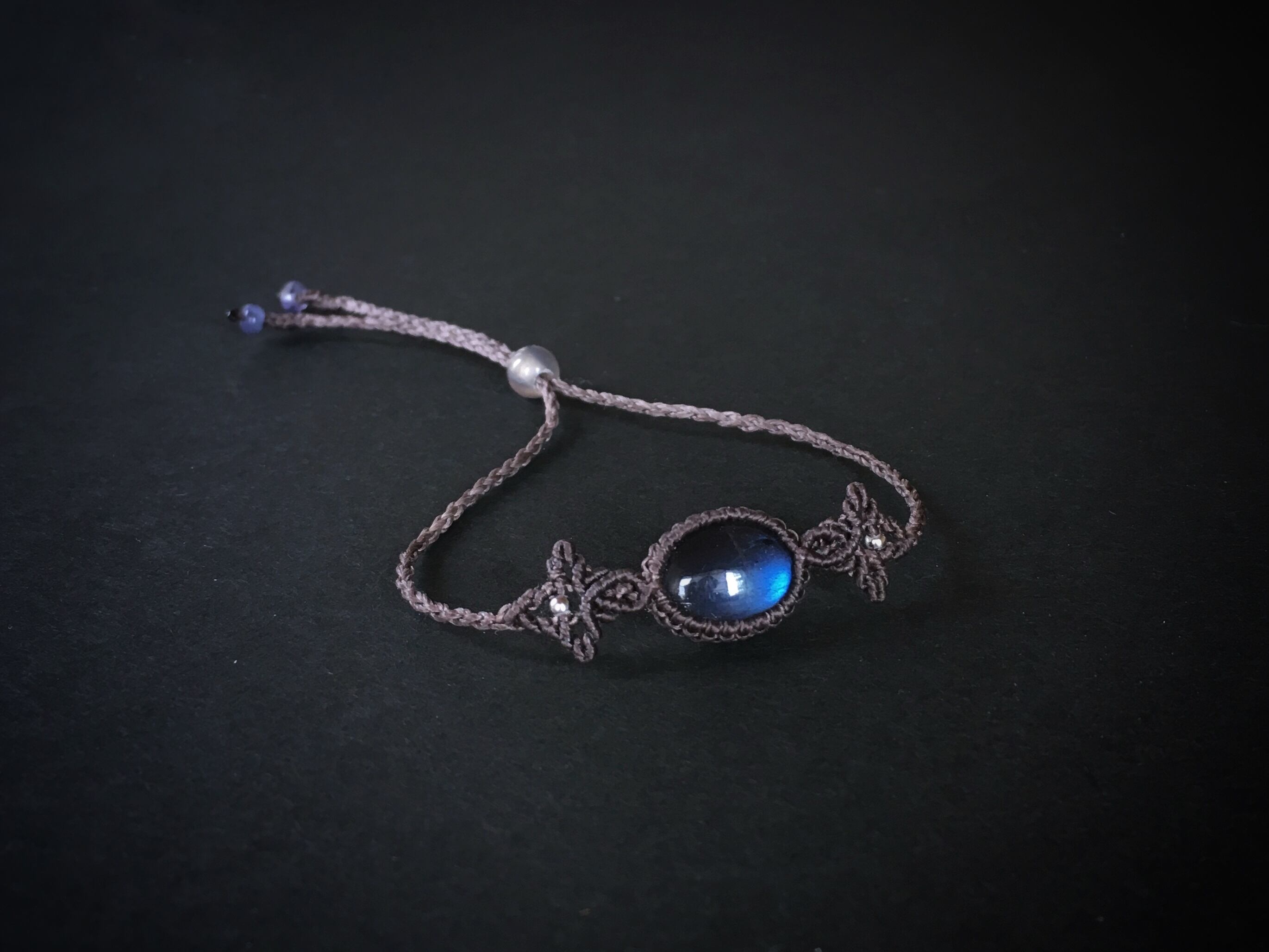 スペクトロライト macramé bracelet