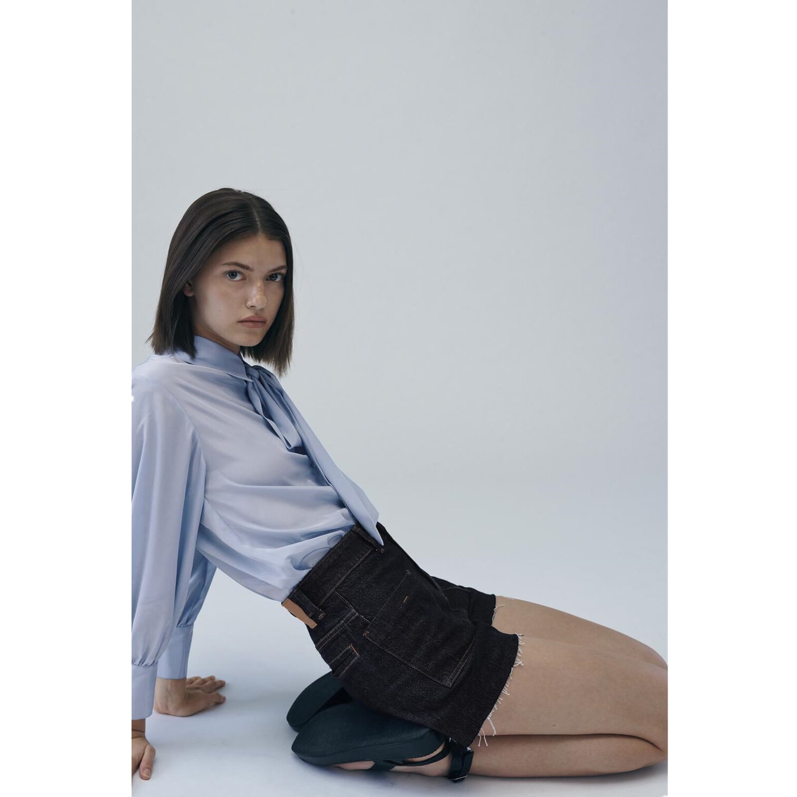 Ω ブルーオータムサテンリボンシャツ 秋物 Ω アイドル