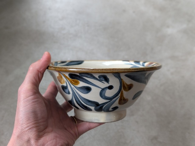 やちむん　ソバマカイ6寸（ゴス唐草）　|　陶眞窯