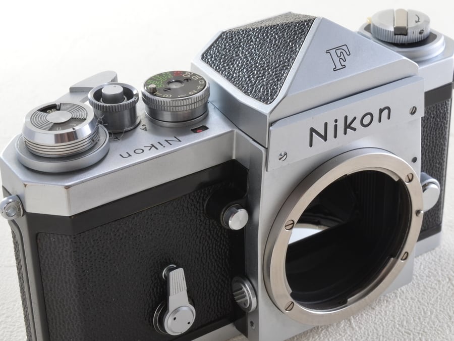 Nikon Fアイレベルファインダー付きボディ 整備済-