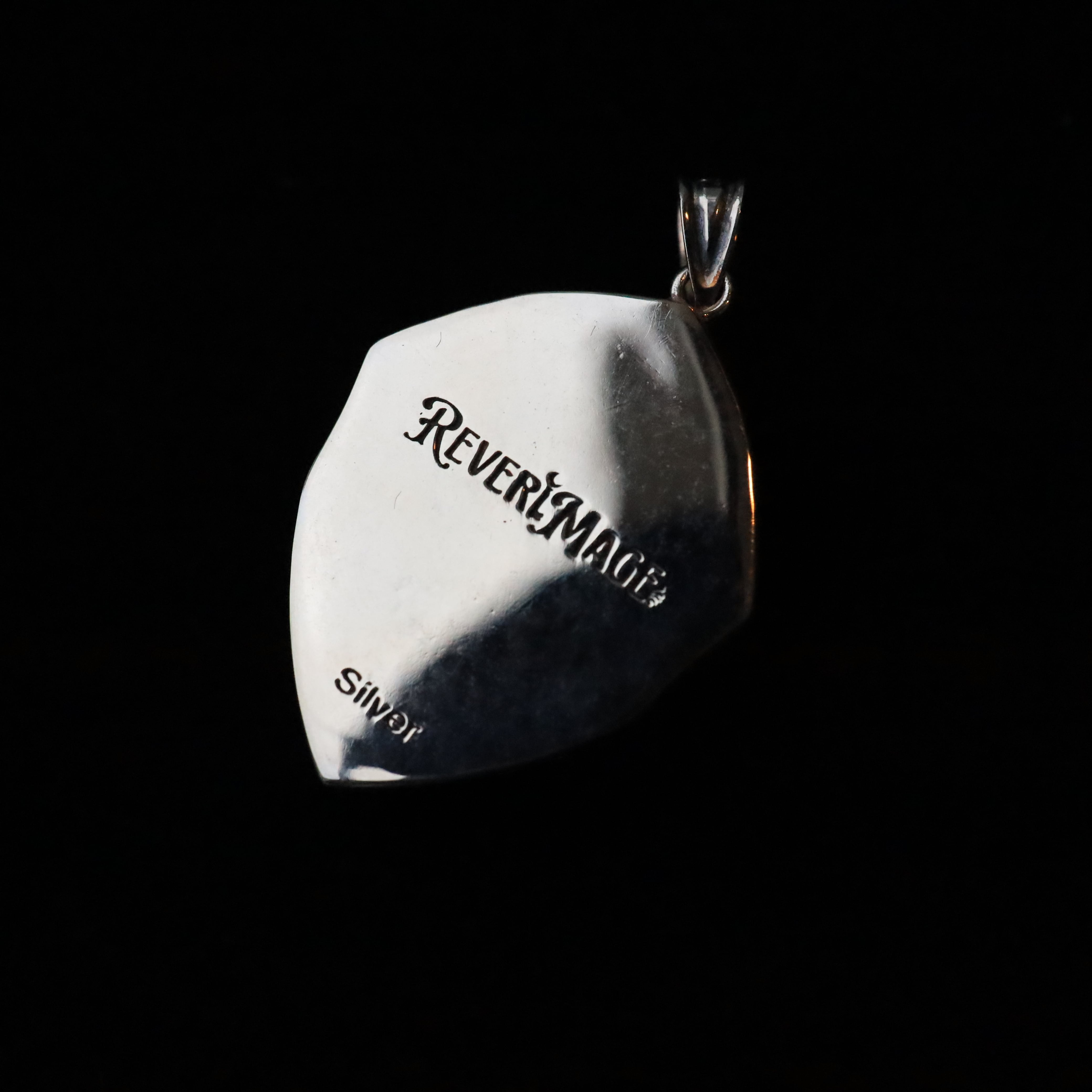 Magic Jewel Shield]（魔法石の盾） クリスタルの色を選べる盾の