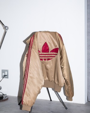 “adidas” padded track bomber jacket / gold satin shell × burgundy triple stripes / trefoil back patch