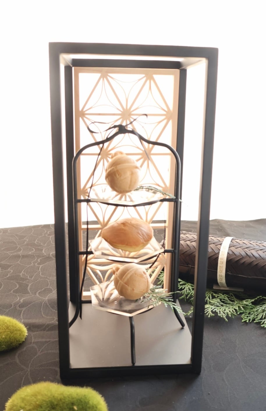 い*ー様 金属製花模様工芸品 46g 木箱付き 受注生産『WAKU』組子 Square Iron Display Frame with KUMIKO Tray