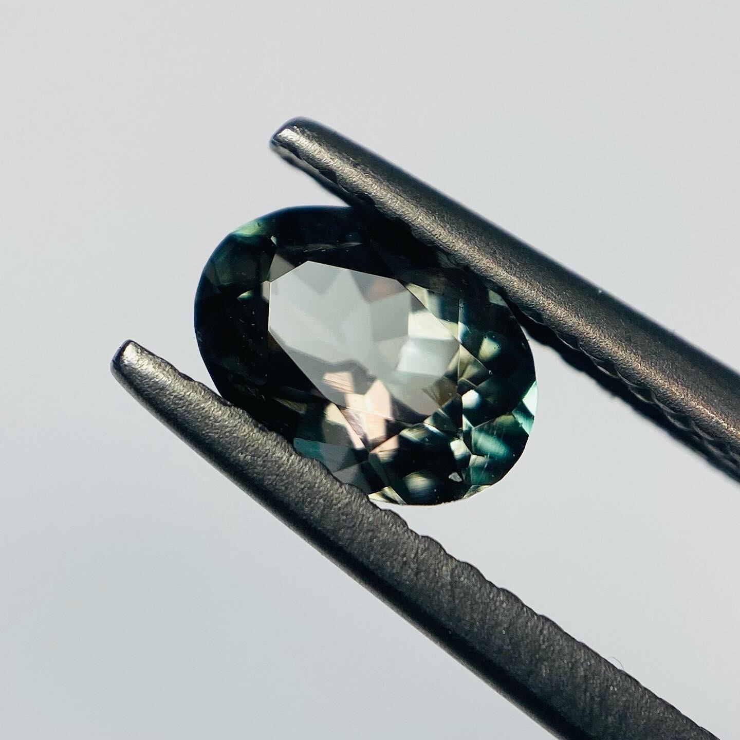 希少グリーンのオレゴンサンストーン1