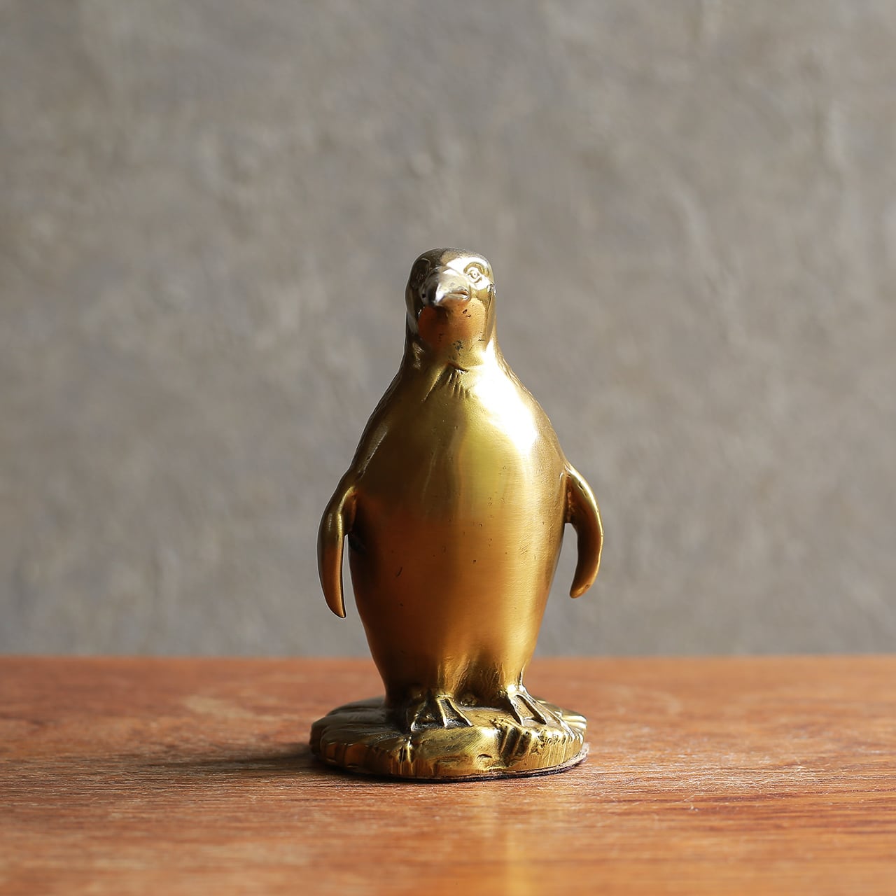 ゴールドに輝く、凛々しいペンギン（親） | 木と、輝と。| 一点もの