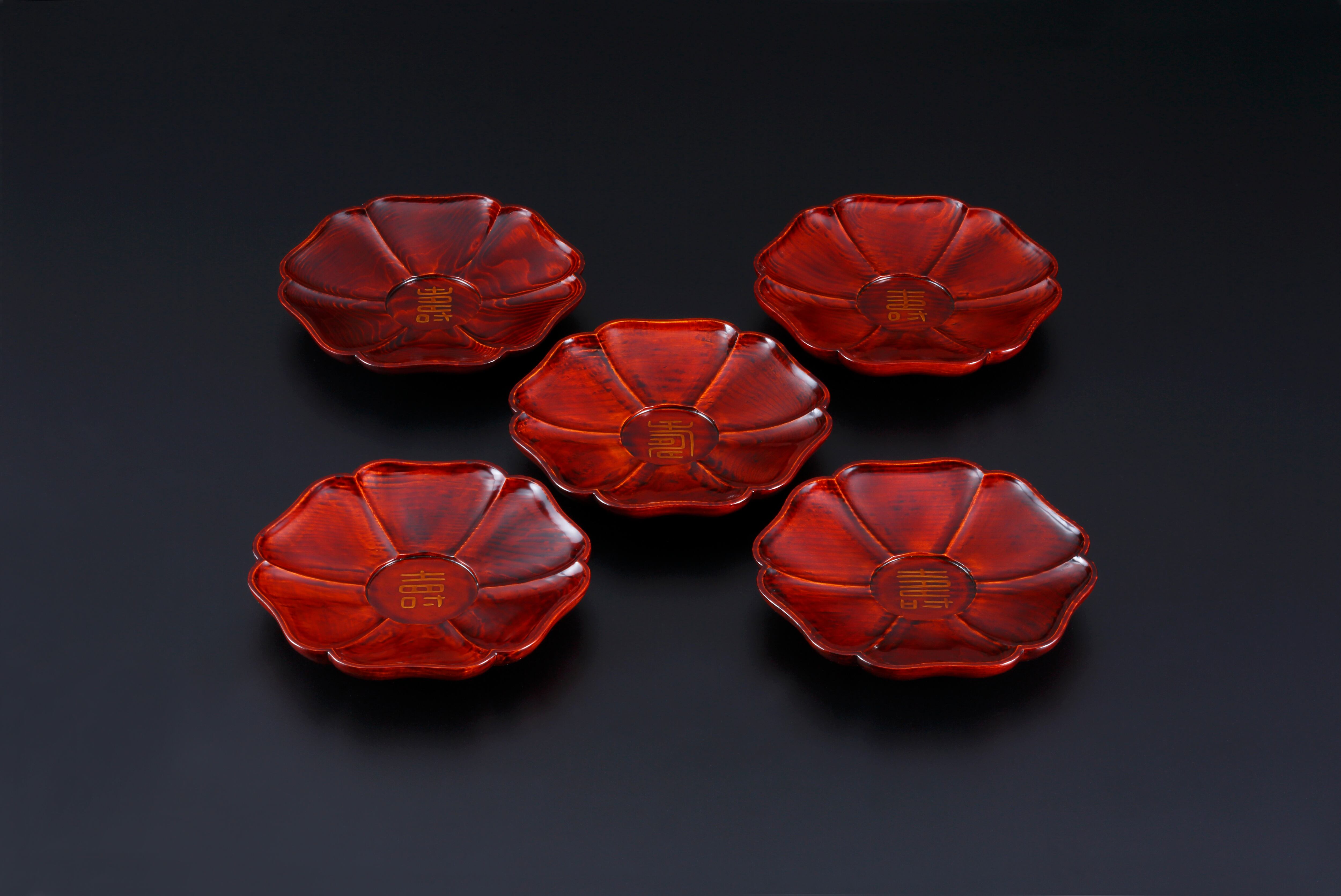 黒摺り上げ 八角食籠 踊り桐蒔絵 上杉満樹 作 | 上杉満樹工房