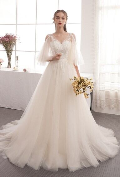 高品質！ ウエディングドレス 薄シャンパンの色 ミニトレーン/短  