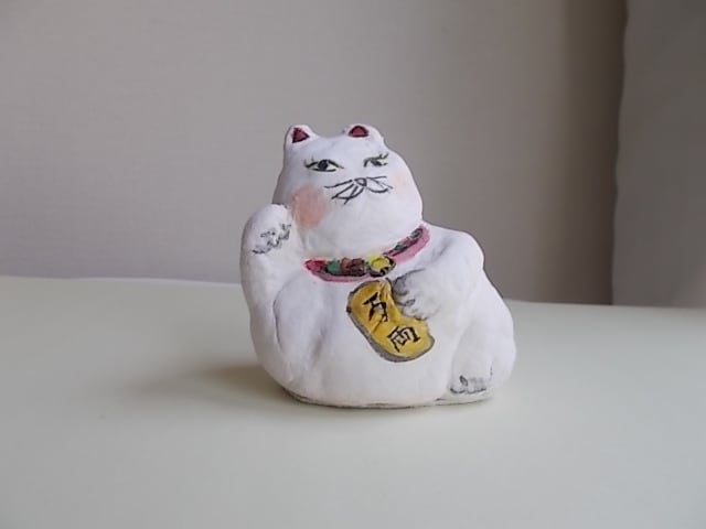 インテリア 紙粘土 人形 オブジェ 招き猫 のタマちゃん | susa art